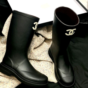 샤넬 레인부츠38사이즈 새제품