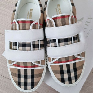 정품 버버리 키즈 체크 스니커즈 33 210 215 새상품
