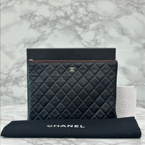 샤넬 클래식 미디움 케비어 클러치