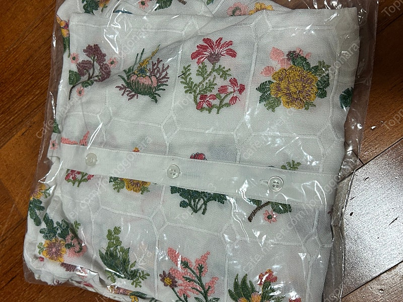 호쿠스포쿠스 보타니컬 정채연 블라우스--2