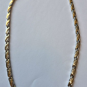 앨트웰 수지기 목걸이