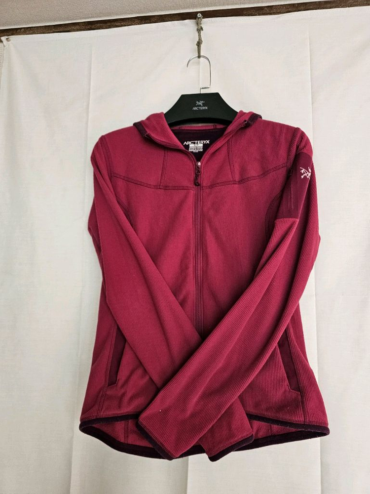 아크테릭스 여성 후드 버건디--2