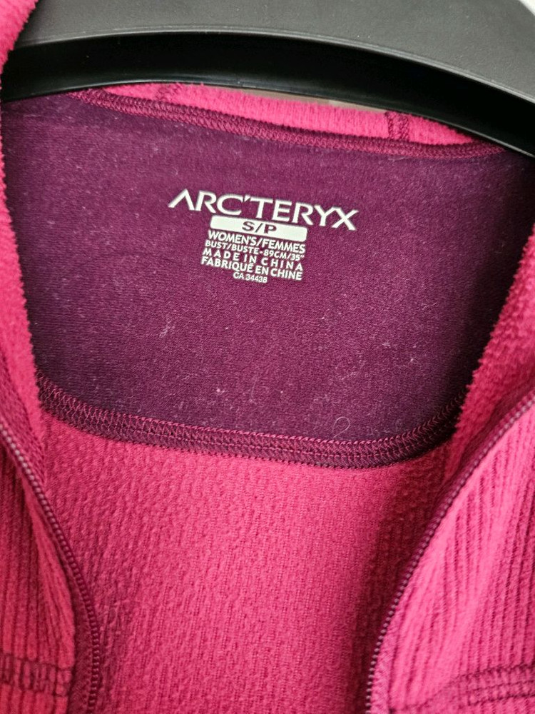 아크테릭스 여성 후드 버건디--4