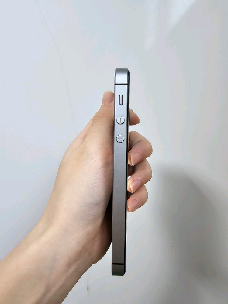 c98. 아이폰 se1 128기가--2