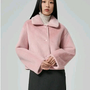 에잇세컨즈 핑크퍼자켓 핑크무스탕 이미지