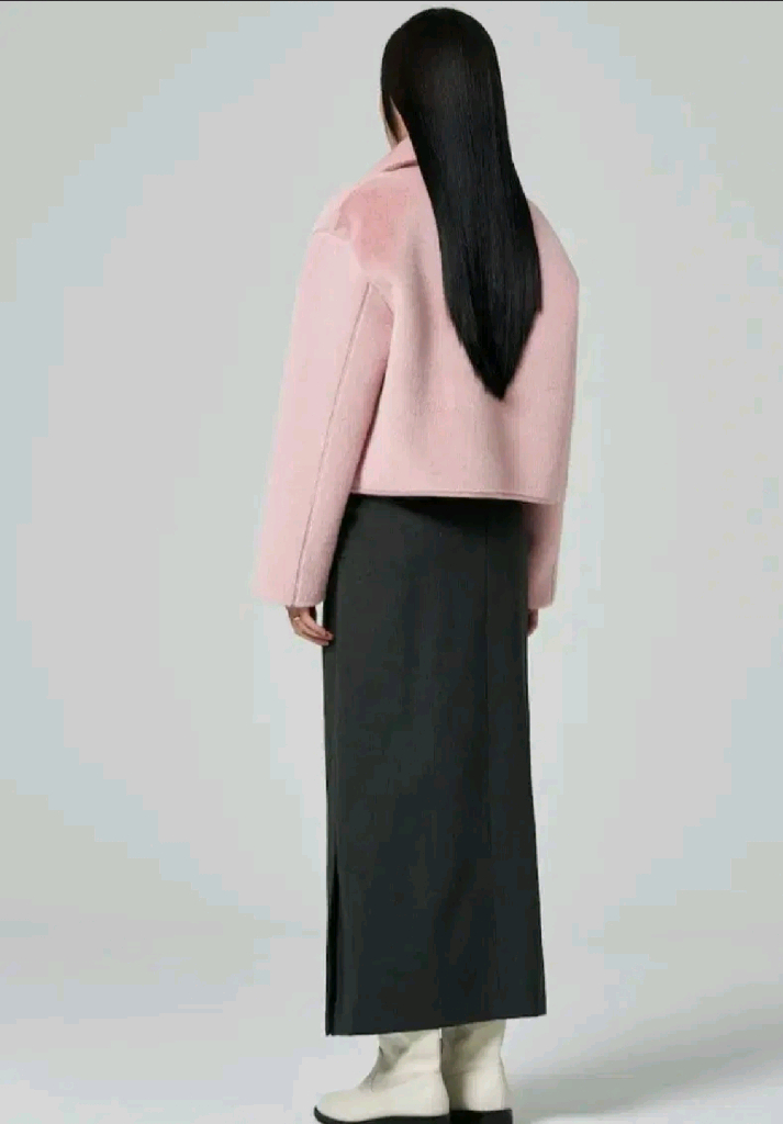 에잇세컨즈 핑크퍼자켓 핑크무스탕 이미지