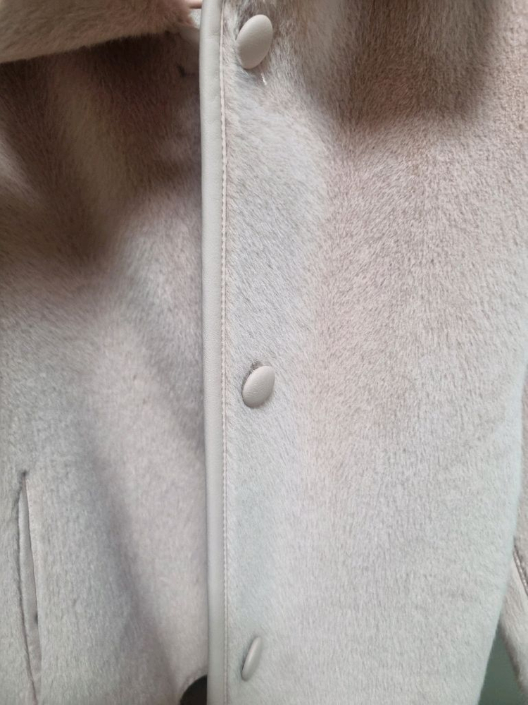 에잇세컨즈 핑크퍼자켓 핑크무스탕 이미지