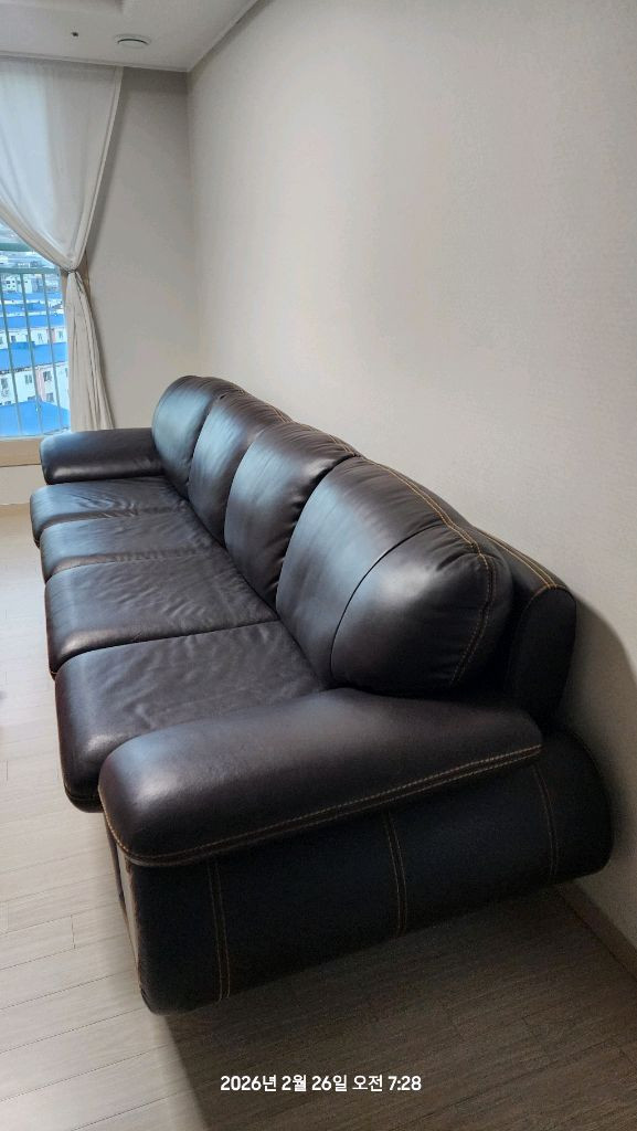 천연가죽 4인용 소파 이미지