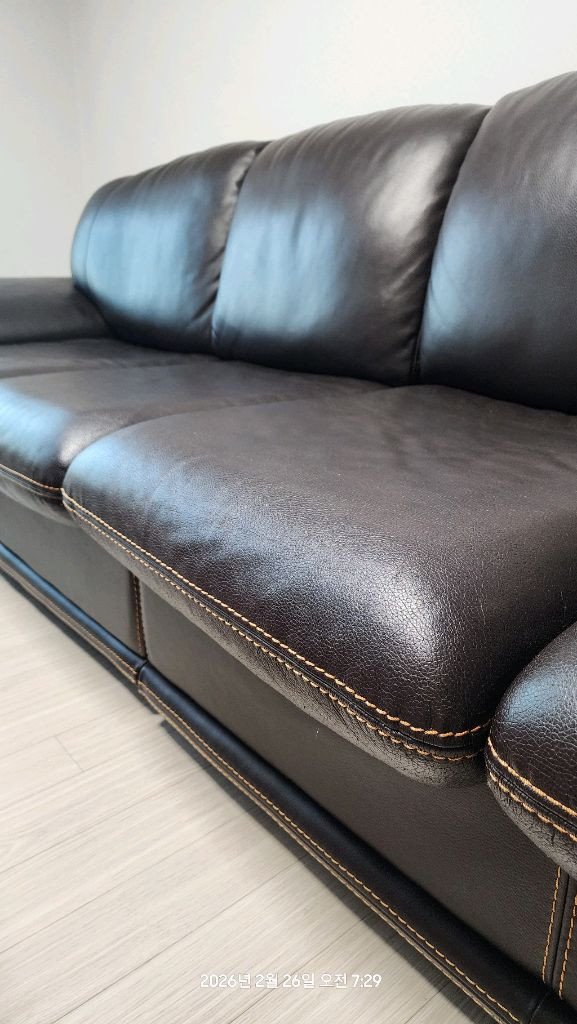 천연가죽 4인용 소파 이미지
