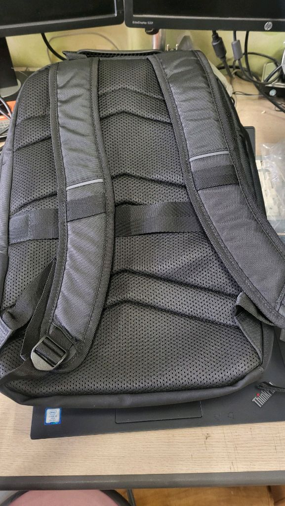 레노버 씽크패드 에센셜 플러스 백팩--1