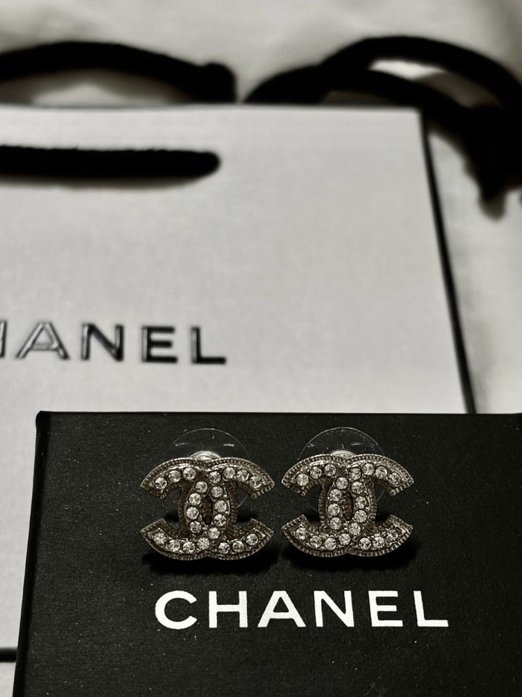 샤넬 귀걸이 샤넬 cc 귀걸이 은장--1