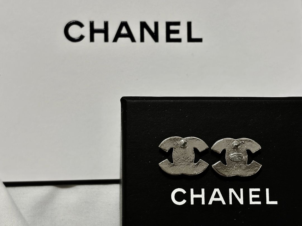 샤넬 귀걸이 샤넬 cc 귀걸이 은장--2