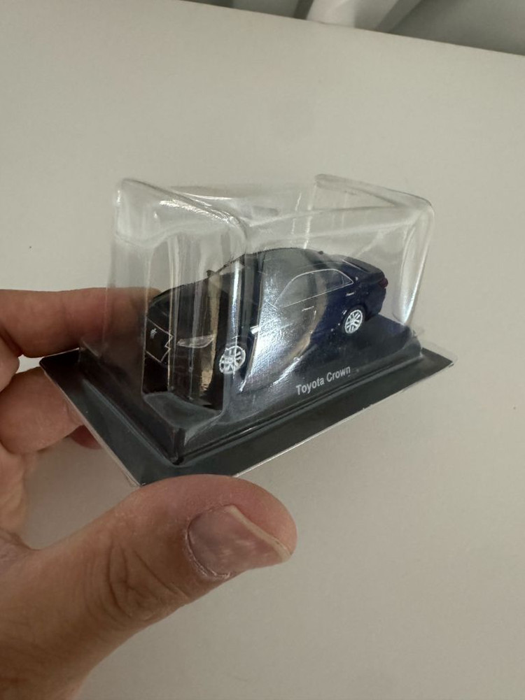 교쇼 1:64 토요타 크라운 블랙--3