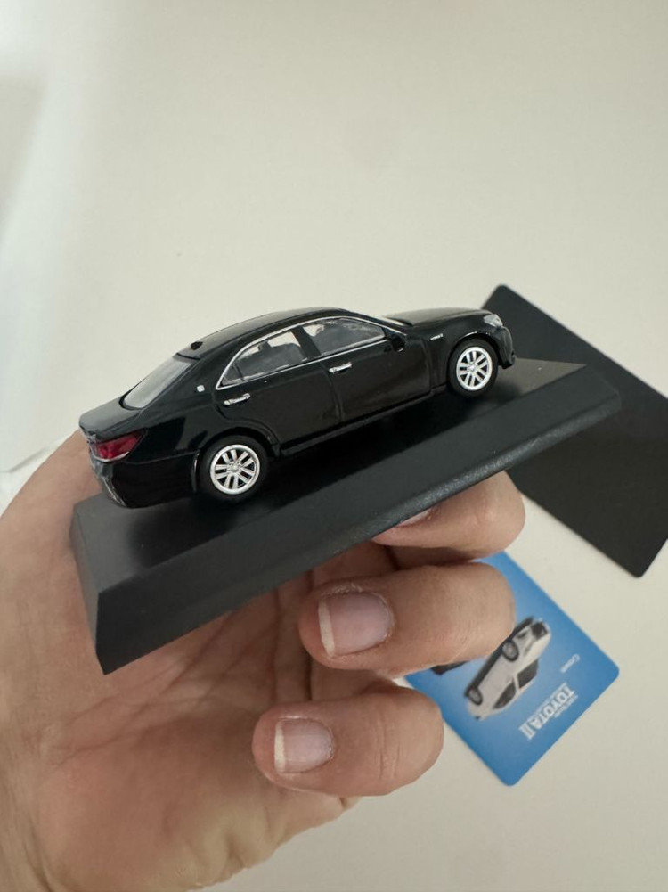 교쇼 1:64 토요타 크라운 블랙--7