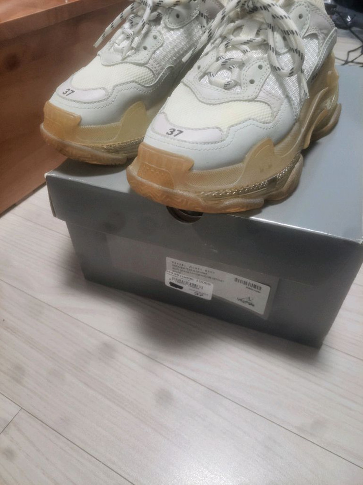 발렌시아가 트리플S 클리어솔 37 이미지