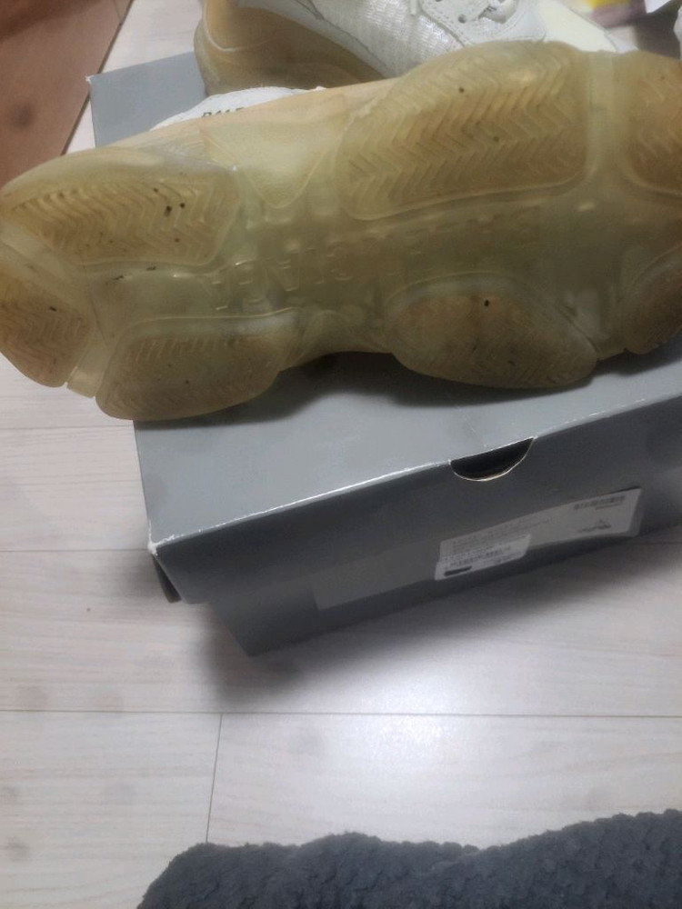 발렌시아가 트리플S 클리어솔 37 이미지