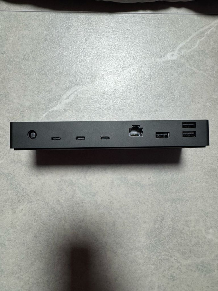 레이저 썬더볼트4 Dock Chroma도킹스테이션--3