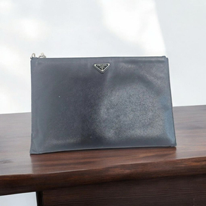 프라다 정품 클러치 판매합니다
