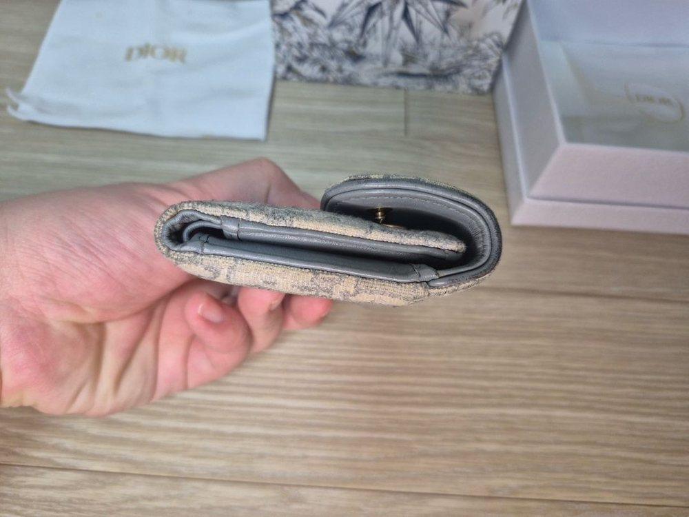 풀박스 디올 정품 오블리크 로투스 새들 반지갑 팝니다 이미지