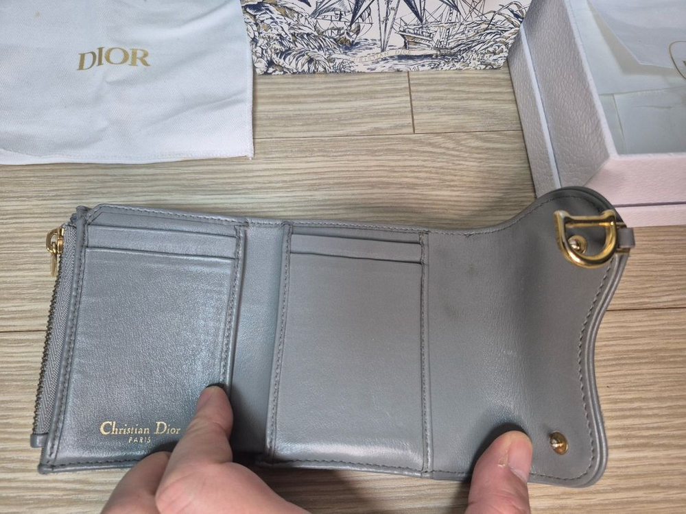 풀박스 디올 정품 오블리크 로투스 새들 반지갑 팝니다 이미지