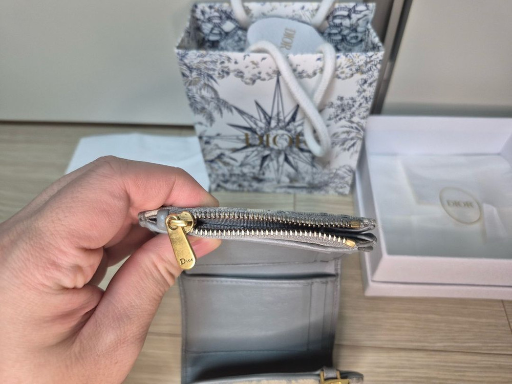 풀박스 디올 정품 오블리크 로투스 새들 반지갑 팝니다 이미지
