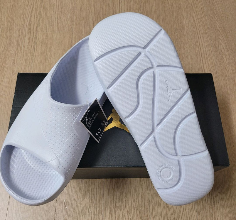 조던 슬리퍼 쿠션좋은 슬라이드 10사이즈(270추천) 새제품 5만원--1