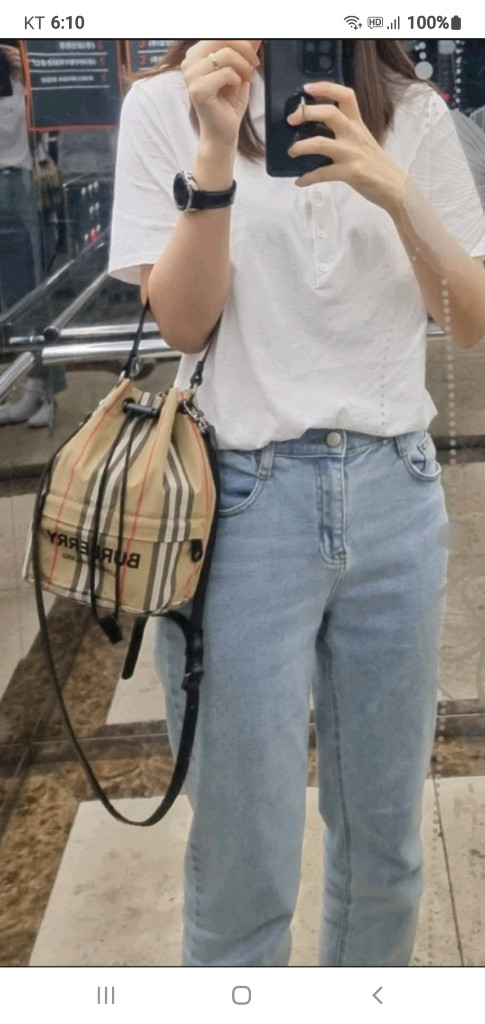 버버리 포이베 크로스백/버킷백 새상품급 정품(감정O)구찌프라다루이비통디올고야드샤넬셀린느보테가생로랑발렌시아가버버리가방--3