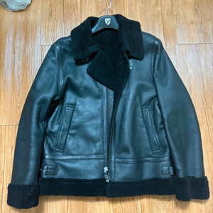 리얼 양가죽 무스탕 100 팝니다.