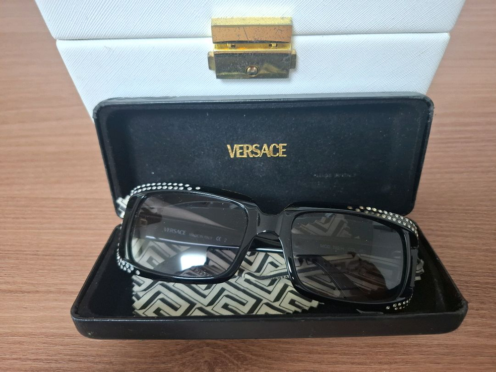 베르사체 선글라스 이미지