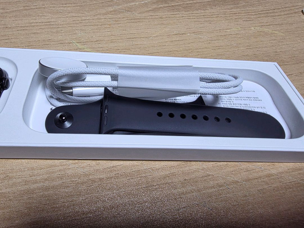 애플워치 11 42mm 제트블랙 gps 팝니다--6