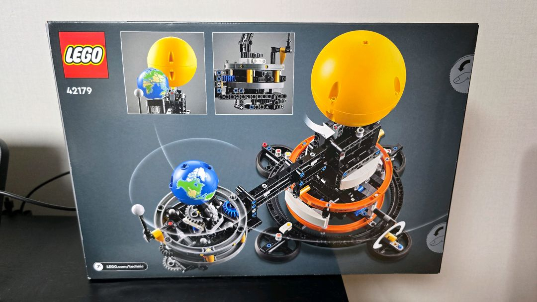 레고 테크닉 42179 공전하는 지구와 달--1