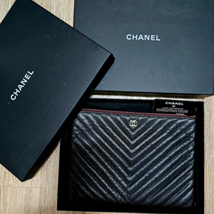 정품 샤넬 쉐브론 캐비어 미듐 클러치 (급처분가)