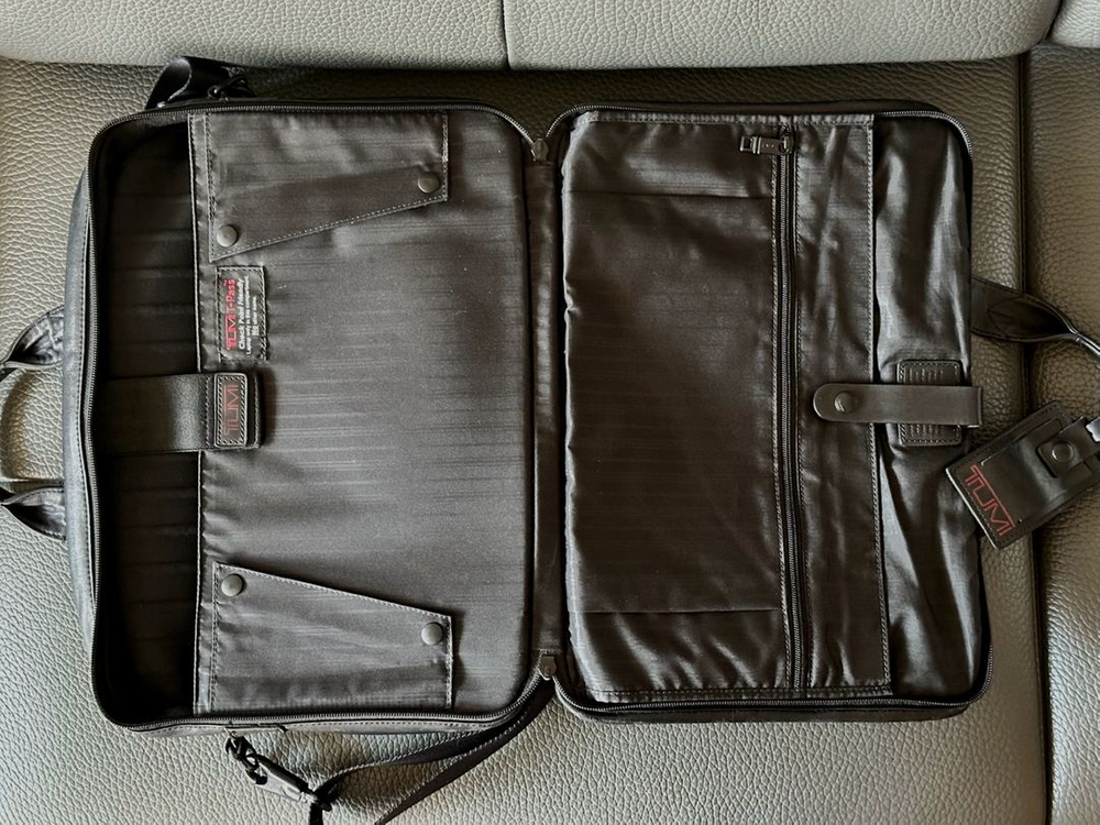 투미 알파 티패스 미디엄 스크린 랩탑 슬림 브리프 올레더 블랙--2