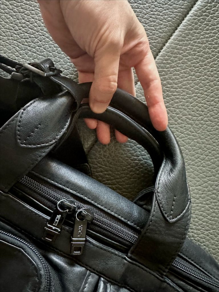 투미 알파 티패스 미디엄 스크린 랩탑 슬림 브리프 올레더 블랙--7