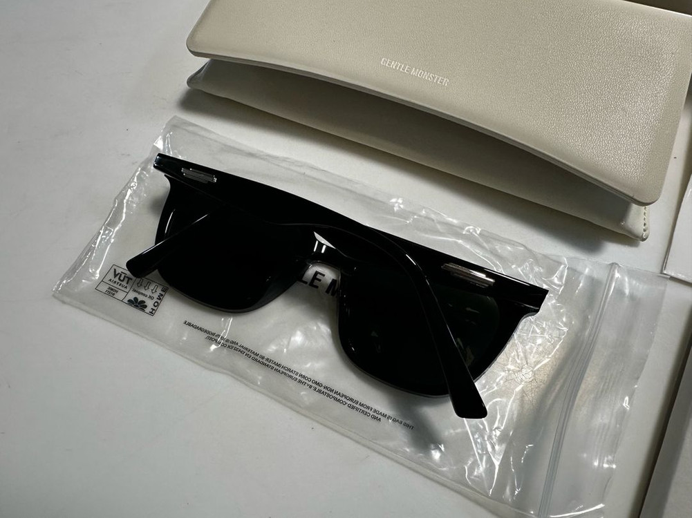 젠틀몬스터 선글라스 릴리트 01 블랙 이미지