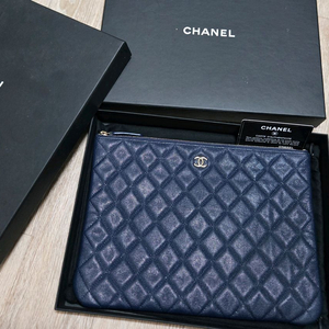 정품 샤넬 캐비어 미듐 클러치(컨디션굿)