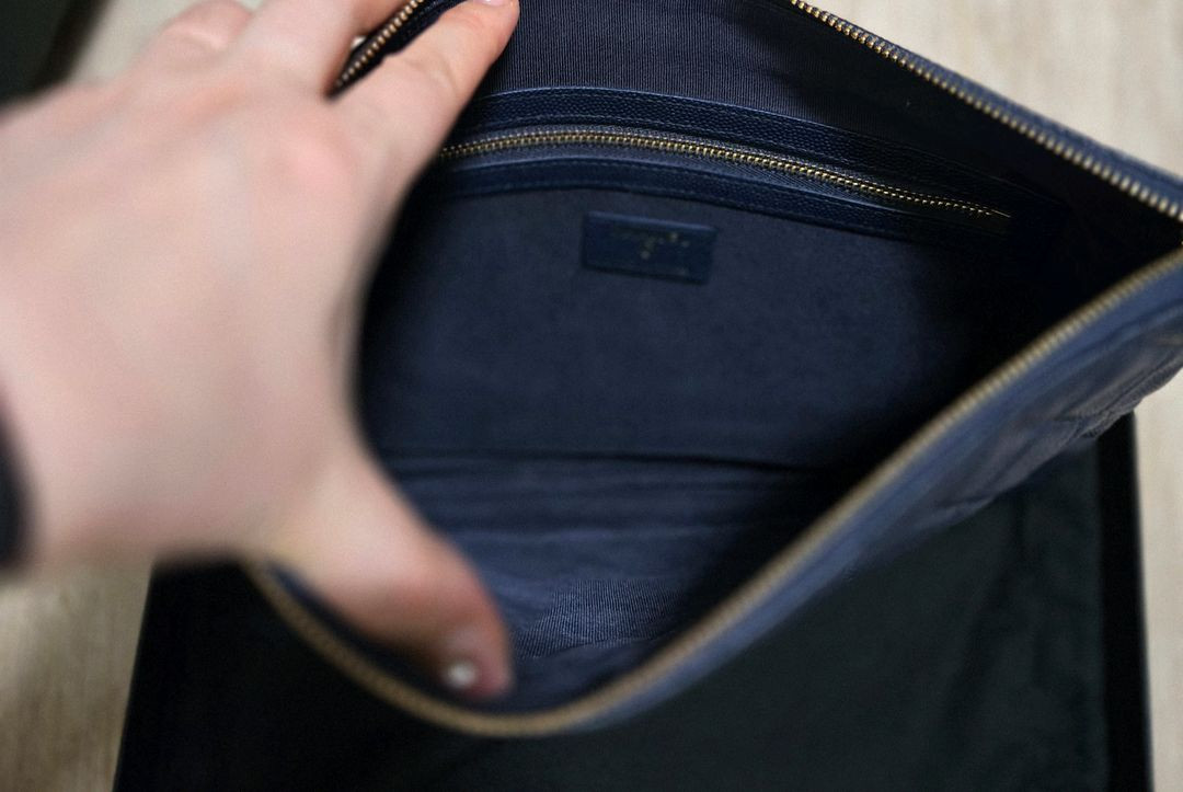 정품 샤넬 캐비어 미듐 클러치(컨디션굿)--4