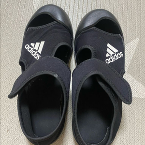 아디다스 210아쿠아슈즈, 뉴발란스 210샌달 (크록스 j1덤으로)