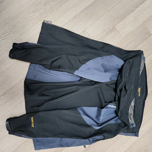 고어텍스 소프트쉘 바람막이