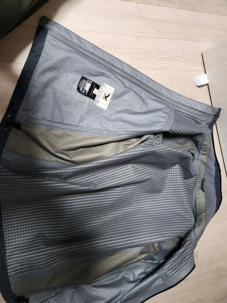 고어텍스 소프트쉘 바람막이--4