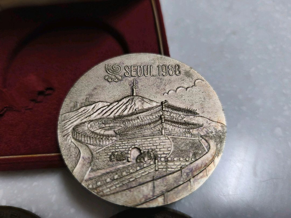 서울 88올림픽 기념품 일괄판매 깃발 기장 스푼 메달 이미지