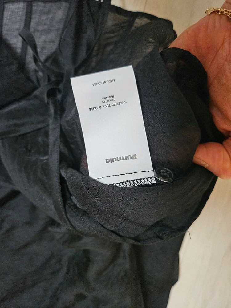 [새상품] 버뮬라 쉬어 핀턱 블라우스--2