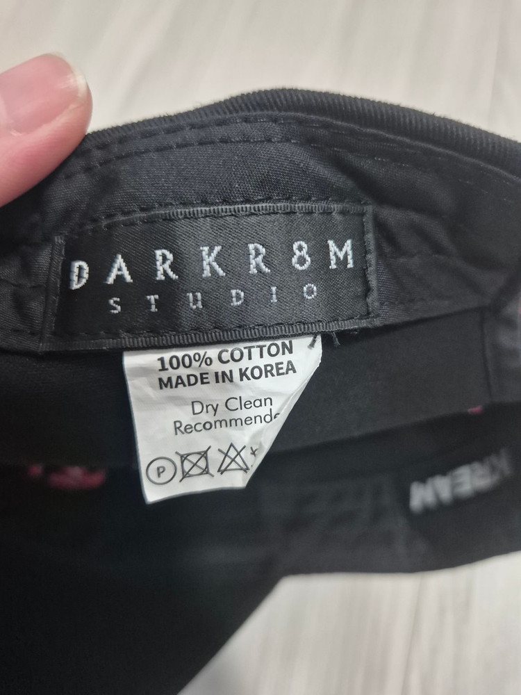 다크룸 스튜디오 암실 업사이드 다운 레드 로고 캡 모자--4