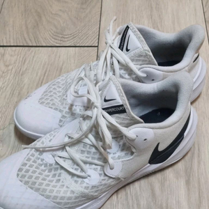 나이키 줌 하이퍼 스피드 코트 260 배구화 배드민턴화 인도어화 체대화