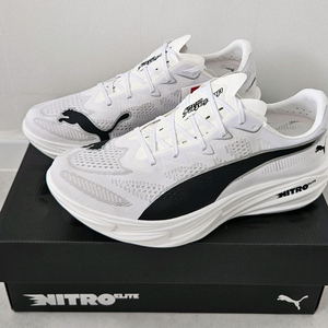 푸마 디비에이트 나이트로 엘리트4 카본 런닝화 265mm 새상품 화이트 블랙 색상
