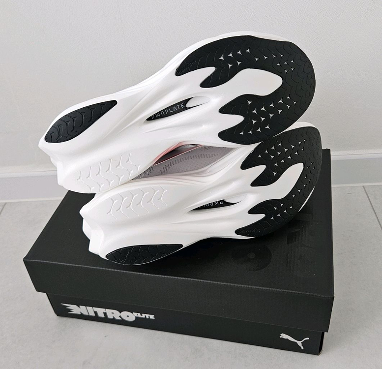 푸마 디비에이트 나이트로 엘리트4 카본 런닝화 265mm 새상품 화이트 블랙 색상--2