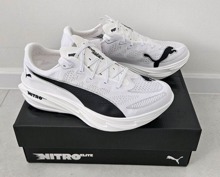 푸마 디비에이트 나이트로 엘리트4 카본 런닝화 265mm 새상품 화이트 블랙 색상--3