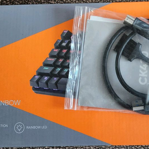 COX CK420 기계식 키보드(적축)팝니다.