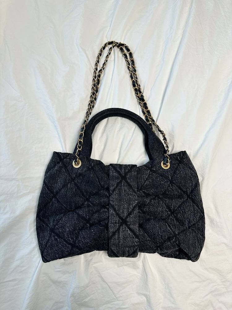 샤넬 데님 보우백 흑청 미듐AS5851 (2회 착용)929->707만원--2