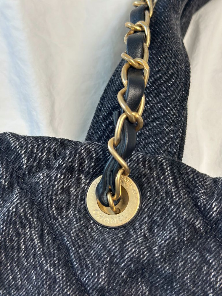 샤넬 데님 보우백 흑청 미듐AS5851 (2회 착용)929->707만원--3